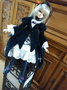 Rating: Safe Score: 0 Tags: 1girl bangs black_legwear doll dress flower frills full_body hair_ornament indoors lace lolita_fashion long_hair long_sleeves painting_(object) photo rose solo standing suigintou white_hair User: admin