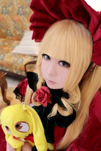 Rating: Safe Score: 0 Tags: 1girl bangs blonde_hair blue_eyes blurry bow depth_of_field flower lips long_hair looking_at_viewer red_rose rose shinku solo User: admin