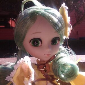 Rating: Safe Score: 0 Tags: 1girl closed_mouth doll green_eyes kanaria long_hair looking_at_viewer smile solo User: admin