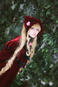 Rating: Safe Score: 0 Tags: 1girl bangs blonde_hair blue_eyes blurry blurry_background bonnet depth_of_field dress flower lips long_hair red_dress shinku solo User: admin