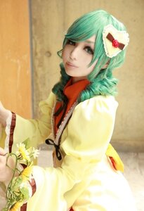 Rating: Safe Score: 0 Tags: 1girl bouquet dress flower green_hair kanaria lips photo realistic rose solo User: admin