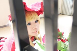 Rating: Safe Score: 0 Tags: 1girl bangs blonde_hair blue_eyes blurry depth_of_field flower lips red_flower red_rose rose shinku solo User: admin