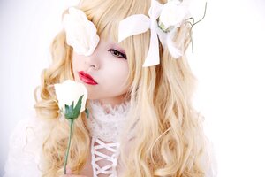 Rating: Safe Score: 0 Tags: 1girl blonde_hair flower food hair_flower hair_ornament ice_cream kirakishou lips long_hair portrait red_lips solo white_flower User: admin