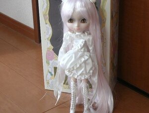 Rating: Safe Score: 0 Tags: 1girl brown_eyes doll dress flower frills indoors kirakishou long_hair long_sleeves photo pink_hair solo standing white_dress white_hair wooden_floor User: admin