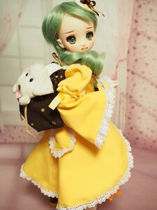 Rating: Safe Score: 0 Tags: 1girl blurry depth_of_field doll frilled_sleeves frills green_hair hair_ornament kanaria long_sleeves short_hair solo wide_sleeves User: admin