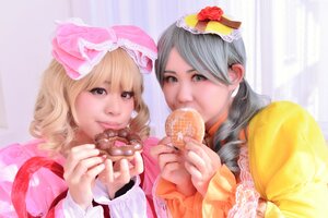 Rating: Safe Score: 0 Tags: 2girls blonde_hair bow eating food grey_hair hat holding_food lips looking_at_viewer multiple_cosplay multiple_girls pink_bow realistic sisters tagme User: admin