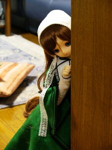 Rating: Safe Score: 0 Tags: 1girl apron bangs blue_eyes blurry blurry_foreground brown_hair depth_of_field doll dress green_dress heterochromia indoors long_hair long_sleeves looking_at_viewer peeking_out photo photo_(medium) rozen_maiden solo suiseiseki very_long_hair User: admin