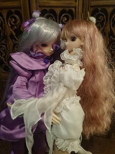 Rating: Safe Score: 0 Tags: 2girls blonde_hair doll dress frills hat long_hair long_sleeves looking_at_viewer multiple_dolls multiple_girls tagme traditional_media User: admin