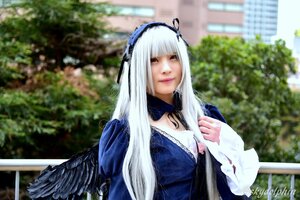 Rating: Safe Score: 0 Tags: 1girl 3d bangs black_wings blurry breasts cleavage day depth_of_field dress feathered_wings feathers gothic_lolita hairband lolita_fashion long_hair long_sleeves looking_at_viewer outdoors red_eyes solo suigintou upper_body white_hair wings User: admin