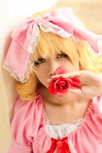 Rating: Safe Score: 0 Tags: 1girl blonde_hair bow dress flower hair_bow hina_ichigo hinaichigo pink_bow pink_dress pink_flower pink_rose red_flower red_rose rose solo User: admin