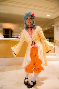 Rating: Safe Score: 0 Tags: 1girl blue_hair flower hair_ornament headphones kanaria shoes sitting solo standing User: admin