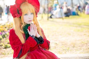 Rating: Safe Score: 0 Tags: 1girl blonde_hair blue_eyes blurry blurry_background blurry_foreground bonnet depth_of_field dress flower long_hair long_sleeves photo red_dress rose shinku solo User: admin