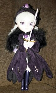 Rating: Safe Score: 0 Tags: 1girl boots closed_mouth doll dress flower full_body hair_ornament jewelry long_sleeves looking_at_viewer solo standing suigintou User: admin