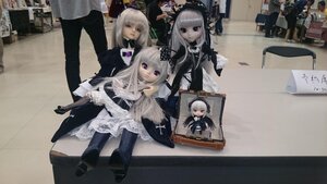 Rating: Safe Score: 0 Tags: doll dress lolita_fashion long_hair multiple_girls photo silver_hair sitting solo suigintou User: admin