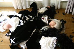 Rating: Safe Score: 0 Tags: 1girl dress feathers frills gothic_lolita hairband lips long_sleeves red_eyes solo suigintou User: admin