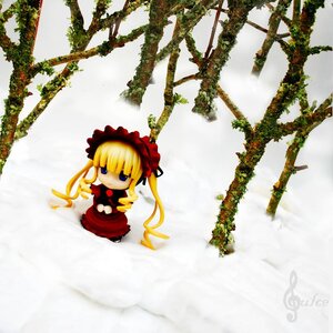 Rating: Safe Score: 0 Tags: 1girl blonde_hair blue_eyes bonnet doll dress long_hair red_dress shinku sitting solo tree twintails User: admin