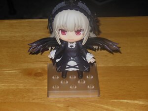 Rating: Safe Score: 0 Tags: 1girl black_wings chibi doll dress frills hairband long_hair long_sleeves looking_at_viewer red_eyes ribbon rose solo suigintou wings User: admin