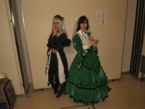 Rating: Safe Score: 0 Tags: 2girls black_hair dress green_dress hairband long_dress long_hair long_sleeves looking_at_viewer multiple_cosplay multiple_girls smile standing tagme wide_sleeves User: admin