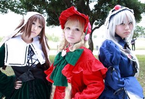 Rating: Safe Score: 0 Tags: 3girls bangs blonde_hair bonnet bow brown_hair dress hat head_scarf lips long_hair long_sleeves looking_at_viewer multiple_cosplay multiple_girls siblings sisters tagme tree User: admin