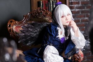 Rating: Safe Score: 0 Tags: 1girl 3d blurry blurry_background depth_of_field dress hairband long_hair long_sleeves red_eyes sitting solo suigintou wings User: admin