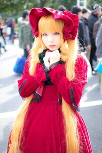 Rating: Safe Score: 0 Tags: 1girl blonde_hair blue_eyes blurry blurry_background blurry_foreground bonnet depth_of_field dress lips long_hair long_sleeves looking_at_viewer outdoors photo red_dress shinku solo solo_focus User: admin