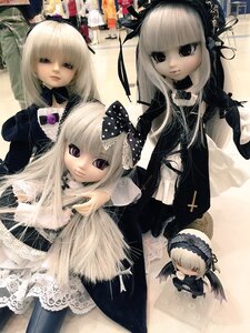 Rating: Safe Score: 0 Tags: 4girls bangs blonde_hair blunt_bangs cross doll dress frills lace lolita_fashion long_hair long_sleeves looking_at_viewer multiple_girls solo suigintou wings User: admin