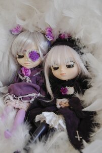 Rating: Safe Score: 0 Tags: 2girls closed_eyes doll dress eyepatch flower frills gothic_lolita lolita_fashion long_hair multiple_dolls multiple_girls pink_rose purple_flower purple_rose rose silver_hair suigintou tagme User: admin