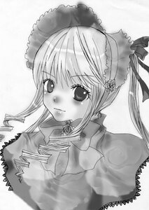 Rating: Safe Score: 0 Tags: 1girl blush bonnet bowtie closed_mouth drill_hair flower frills greyscale image long_hair long_sleeves looking_at_viewer monochrome rose shinku simple_background smile solo upper_body white_background User: admin