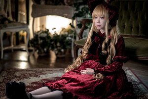 Rating: Safe Score: 0 Tags: 1girl blonde_hair blue_eyes blurry blurry_background bonnet depth_of_field doll_joints dress flower lolita_fashion long_hair long_sleeves red_dress rose shinku sitting solo User: admin