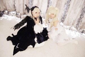 Rating: Safe Score: 0 Tags: 2girls angel_wings black_ribbon black_wings blonde_hair closed_mouth dress feathered_wings feathers hairband long_hair looking_at_viewer multiple_cosplay multiple_girls ribbon sitting suigintou tagme white_dress white_hair wings User: admin
