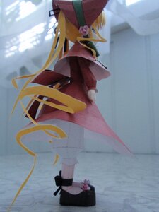 Rating: Safe Score: 0 Tags: 1girl blonde_hair doll gloves hat long_hair photo ribbon shinku solo standing User: admin