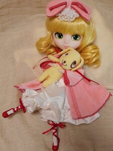 Rating: Safe Score: 0 Tags: 1girl blonde_hair bow doll dress drill_hair green_eyes hina_ichigo hinaichigo looking_at_viewer pink_bow pink_dress red_footwear ribbon shoes smile solo stuffed_animal User: admin