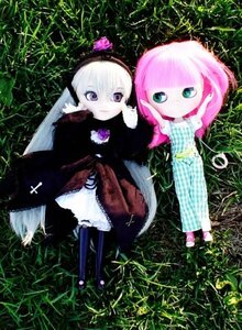 Rating: Safe Score: 0 Tags: 2girls boots doll dress grass green_eyes hairband long_hair long_sleeves looking_at_viewer multiple_girls outdoors pink_hair plant solo standing striped suigintou User: admin