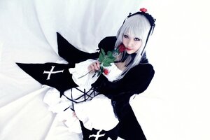 Rating: Safe Score: 0 Tags: 1girl black_dress blue_eyes dress flower gothic_lolita holding_flower long_sleeves rose solo suigintou white_hair User: admin