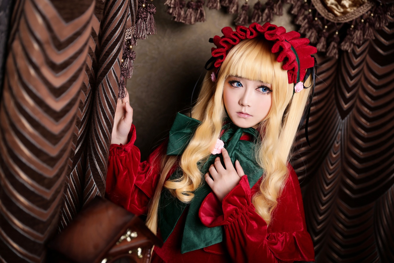 1girl bangs blonde_hair blue_eyes blunt_bangs blurry flower lips lolita_fashion lolita_hairband long_hair long_sleeves looking_at_viewer nail_polish rose shinku solo upper_body