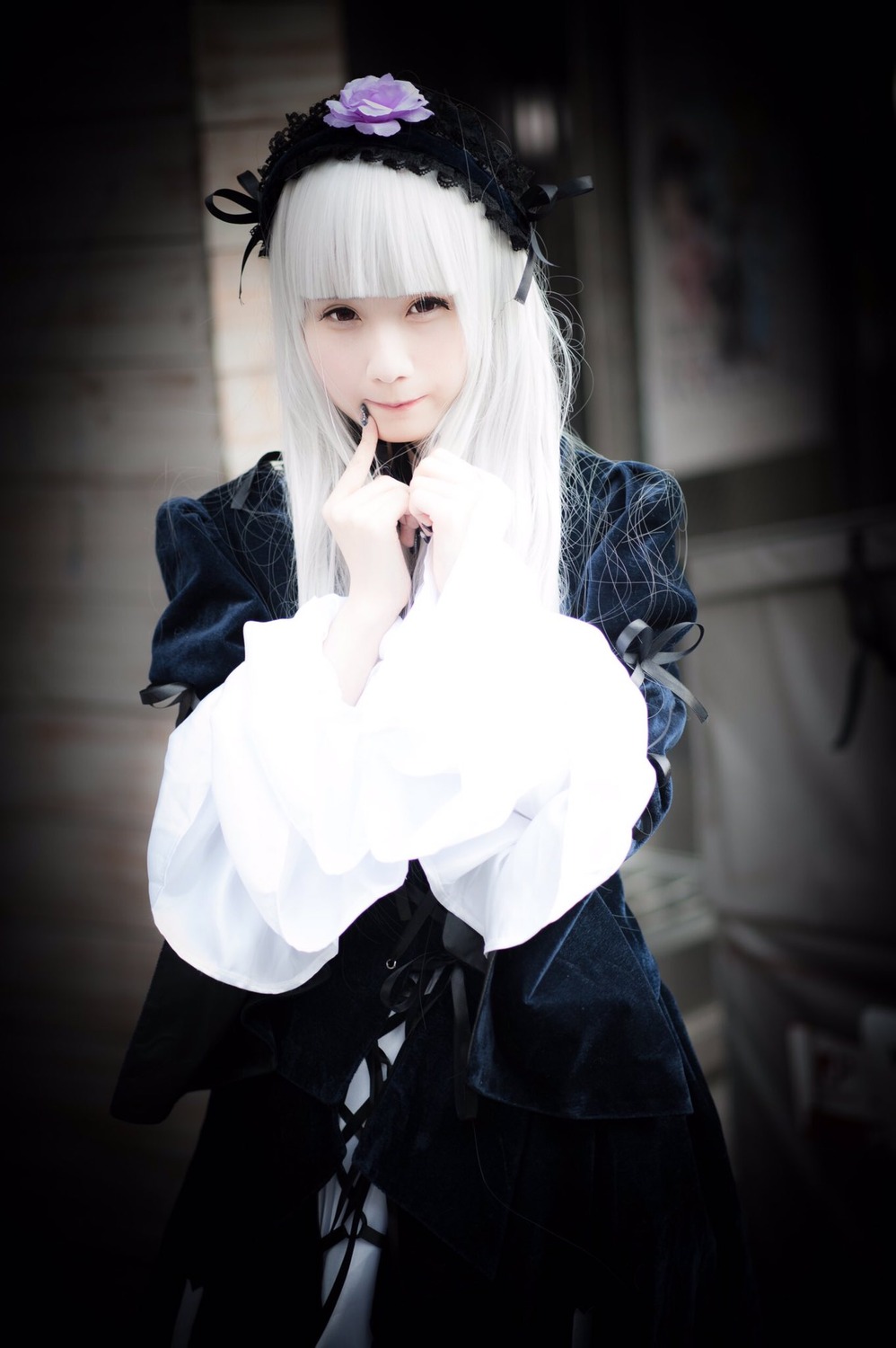 1girl 3d bangs black_skirt blurry_background closed_mouth hairband lolita_fashion long_hair long_sleeves looking_at_viewer skirt solo suigintou