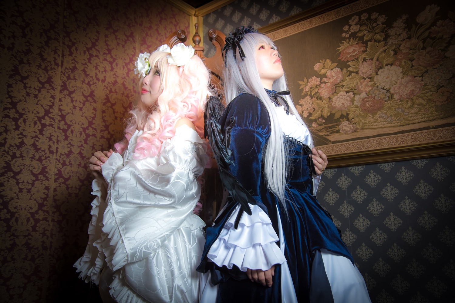 2girls back-to-back blonde_hair dress flower frills hairband lolita_fashion long_hair long_sleeves multiple_cosplay multiple_girls tagme white_dress white_hair wide_sleeves