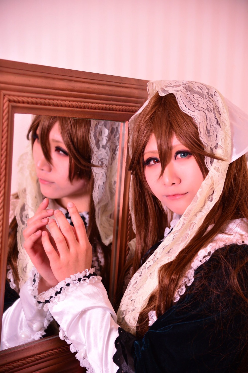 2girls brown_hair lips long_hair makeup mirror multiple_girls siblings sisters smile solo souseiseki suiseiseki twins