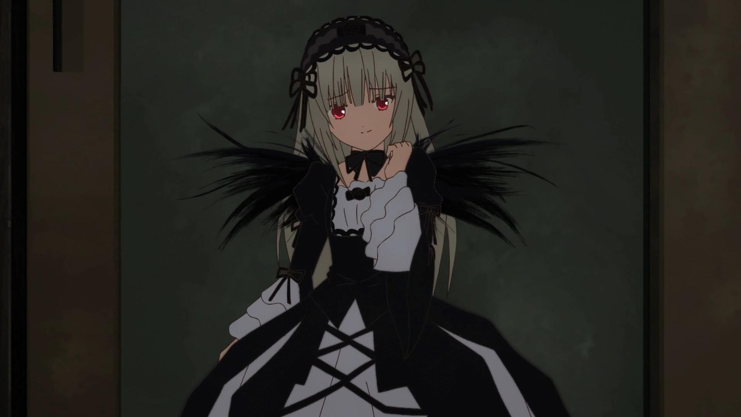 1girl auto_tagged bangs black_dress black_ribbon black_wings closed_mouth dress eyebrows_visible_through_hair feathered_wings frills hairband image juliet_sleeves long_hair long_sleeves looking_at_viewer puffy_sleeves red_eyes ribbon silver_hair smile solo suigintou wings