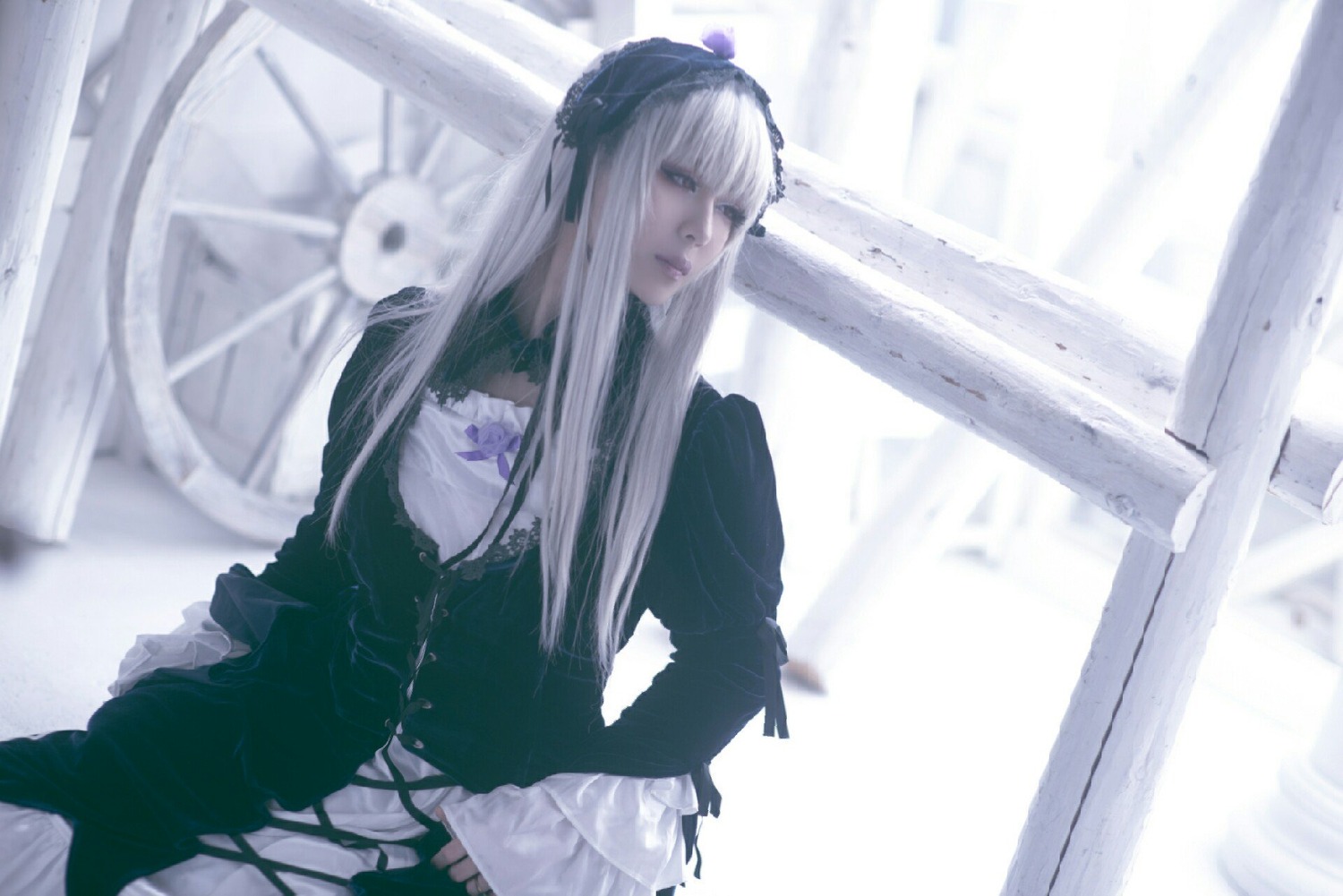 1girl bangs blurry closed_mouth depth_of_field dress frills gothic_lolita lolita_fashion long_hair long_sleeves sitting solo suigintou