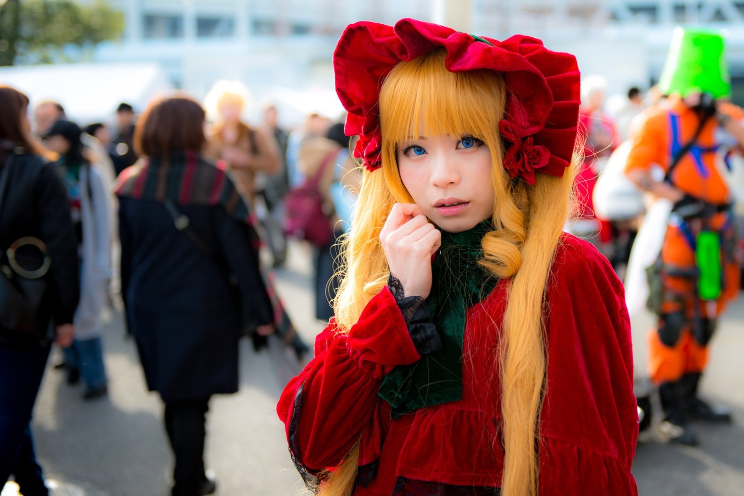 blonde_hair blue_eyes blurry blurry_background blurry_foreground bonnet depth_of_field dress figure flower hat lips long_hair long_sleeves looking_at_viewer multiple_boys multiple_girls photo rose shinku solo solo_focus