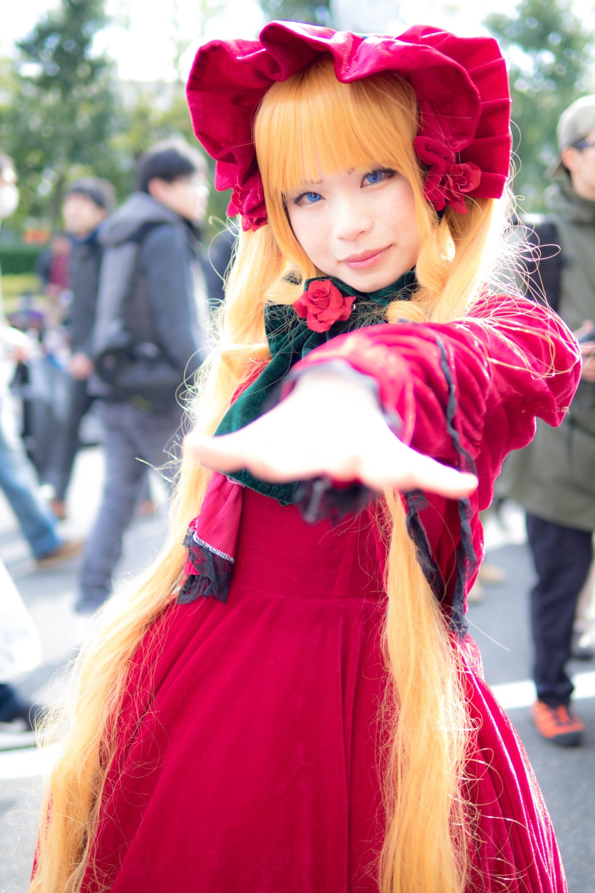 1girl 3d blonde_hair blue_eyes blurry blurry_background blurry_foreground bonnet depth_of_field dress flower hat lips looking_at_viewer motion_blur photo red_dress rose shinku solo_focus