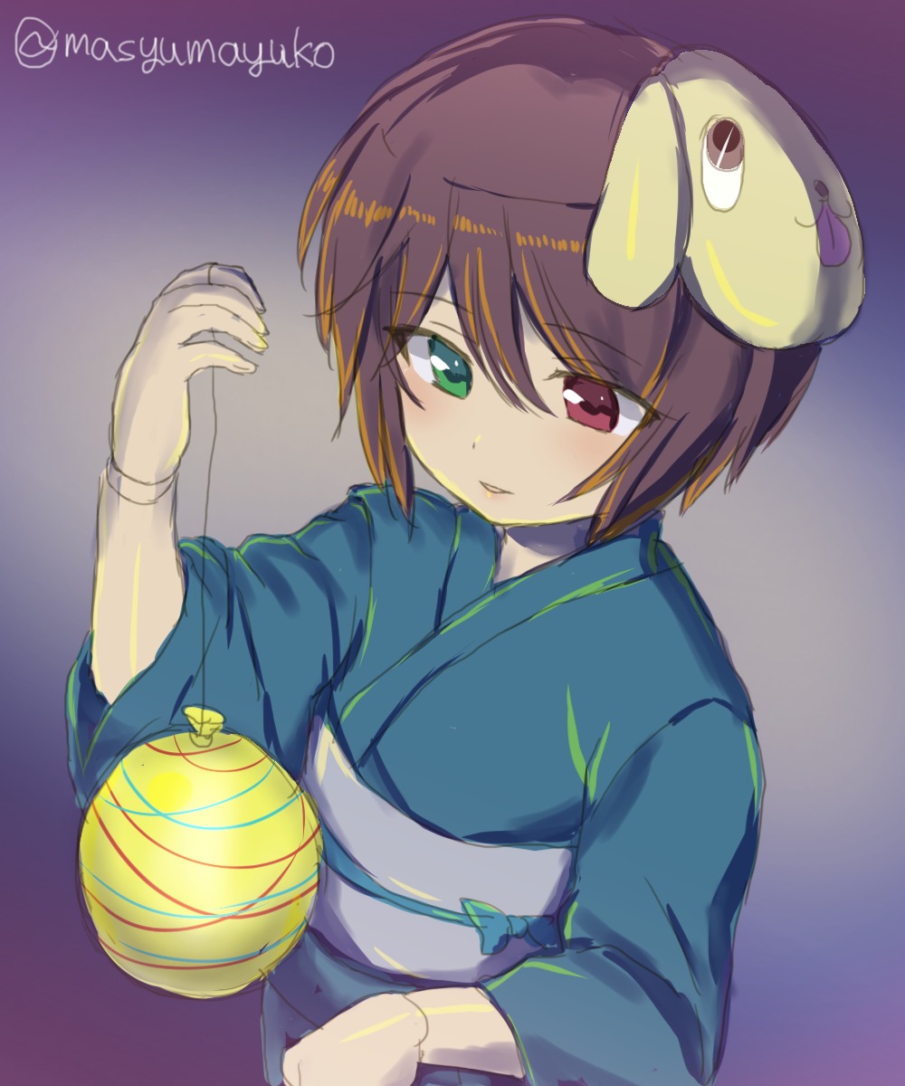 1girl auto_tagged brown_hair gradient gradient_background green_eyes heterochromia image japanese_clothes kimono looking_at_viewer red_eyes short_hair solo souseiseki twitter_username