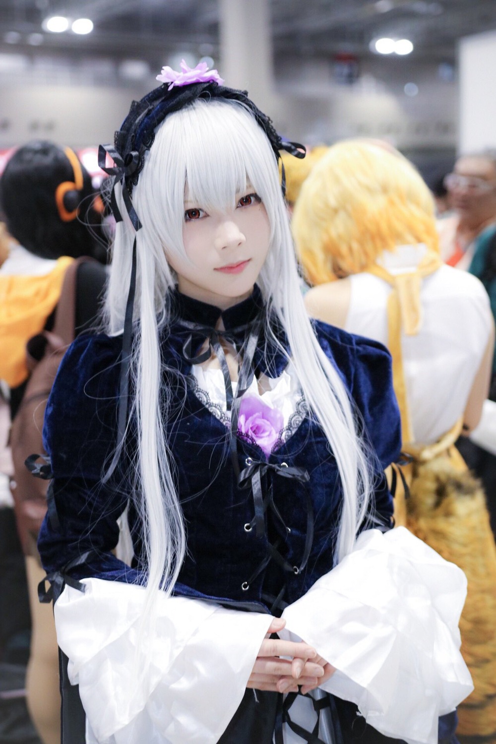 2girls 3d black_dress blonde_hair blurry blurry_background blurry_foreground depth_of_field dress flower frills hairband long_hair long_sleeves multiple_girls photo red_eyes solo suigintou white_hair