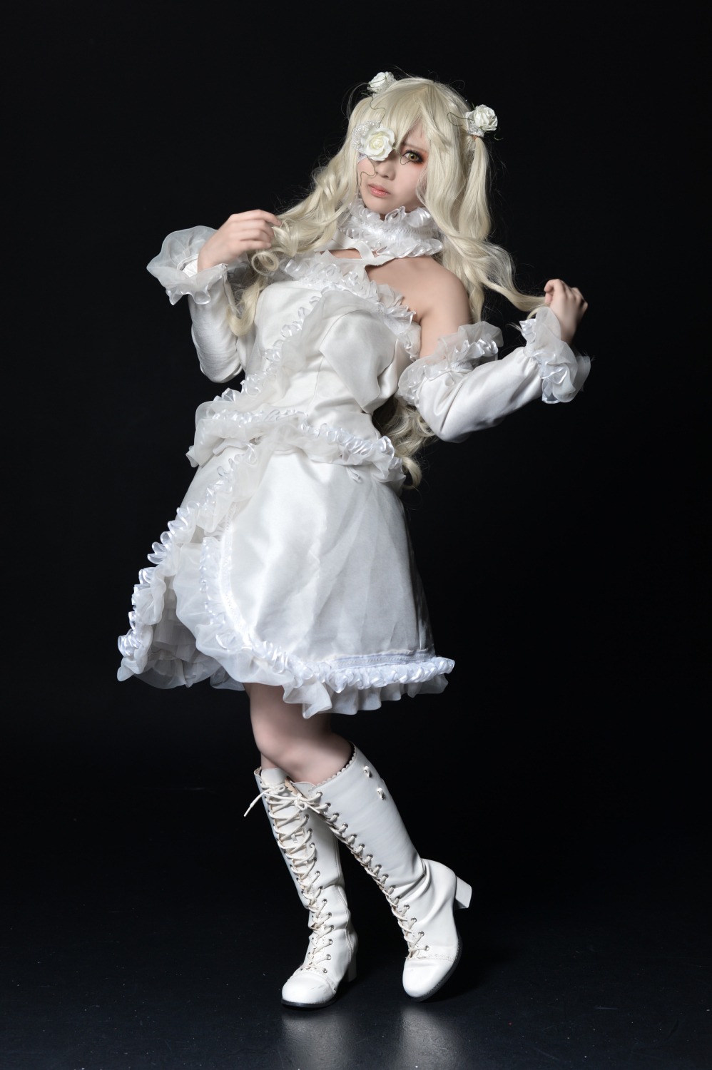 1girl 3d bare_shoulders black_background blonde_hair boots detached_sleeves dress frills full_body hair_ornament high_heels kirakishou knee_boots lips long_hair long_sleeves solo white_dress white_footwear