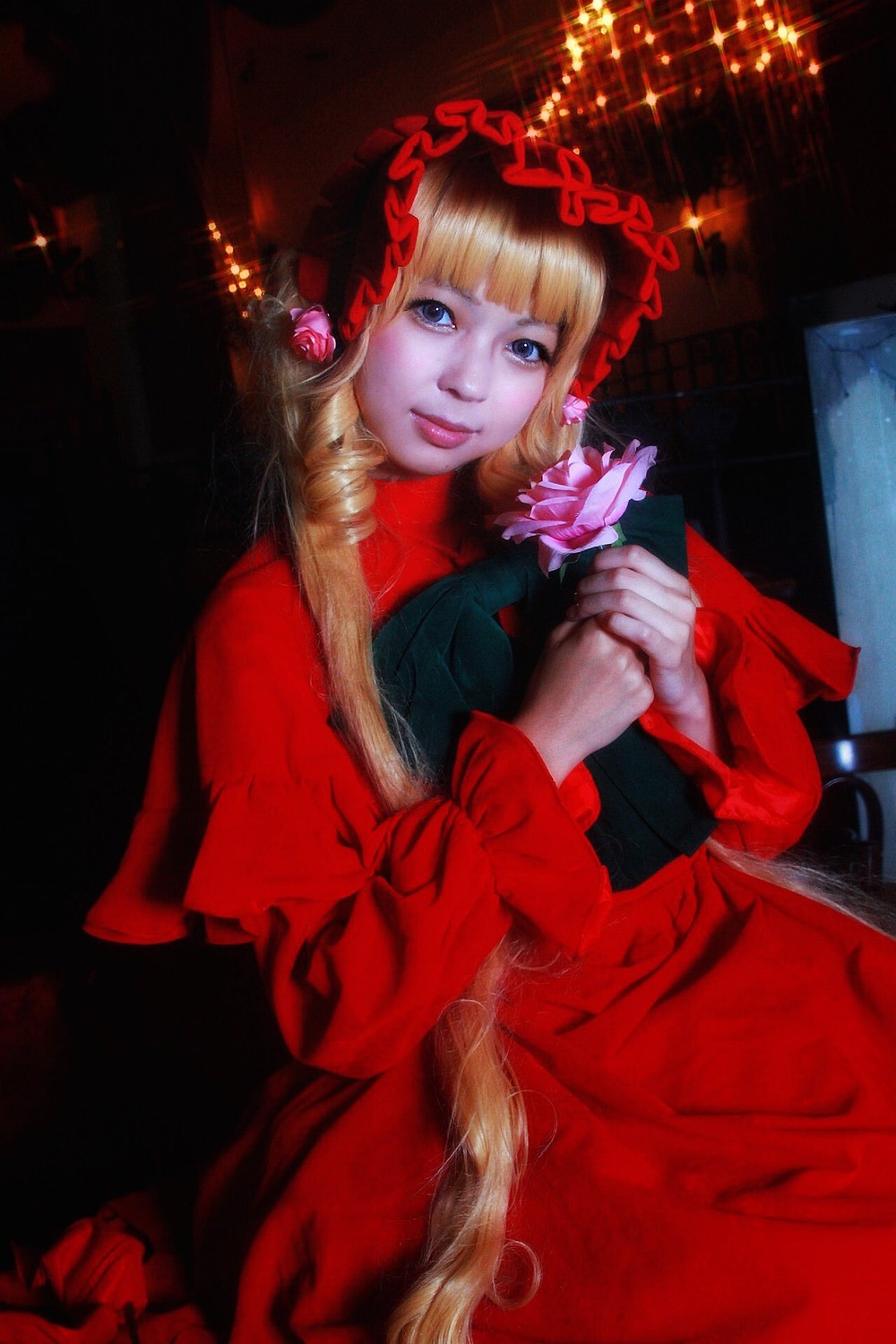 1girl bangs blonde_hair blue_eyes bonnet dress drill_hair flower lips long_hair looking_at_viewer red_dress rose shinku smile solo