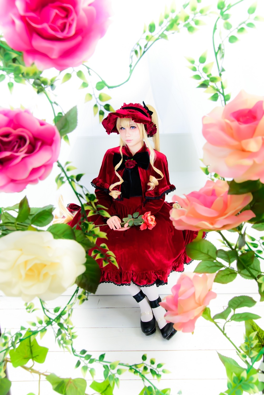 1girl black_footwear blonde_hair blue_eyes bonnet dress flower pink_rose red_dress red_flower red_rose rose shinku shoes solo