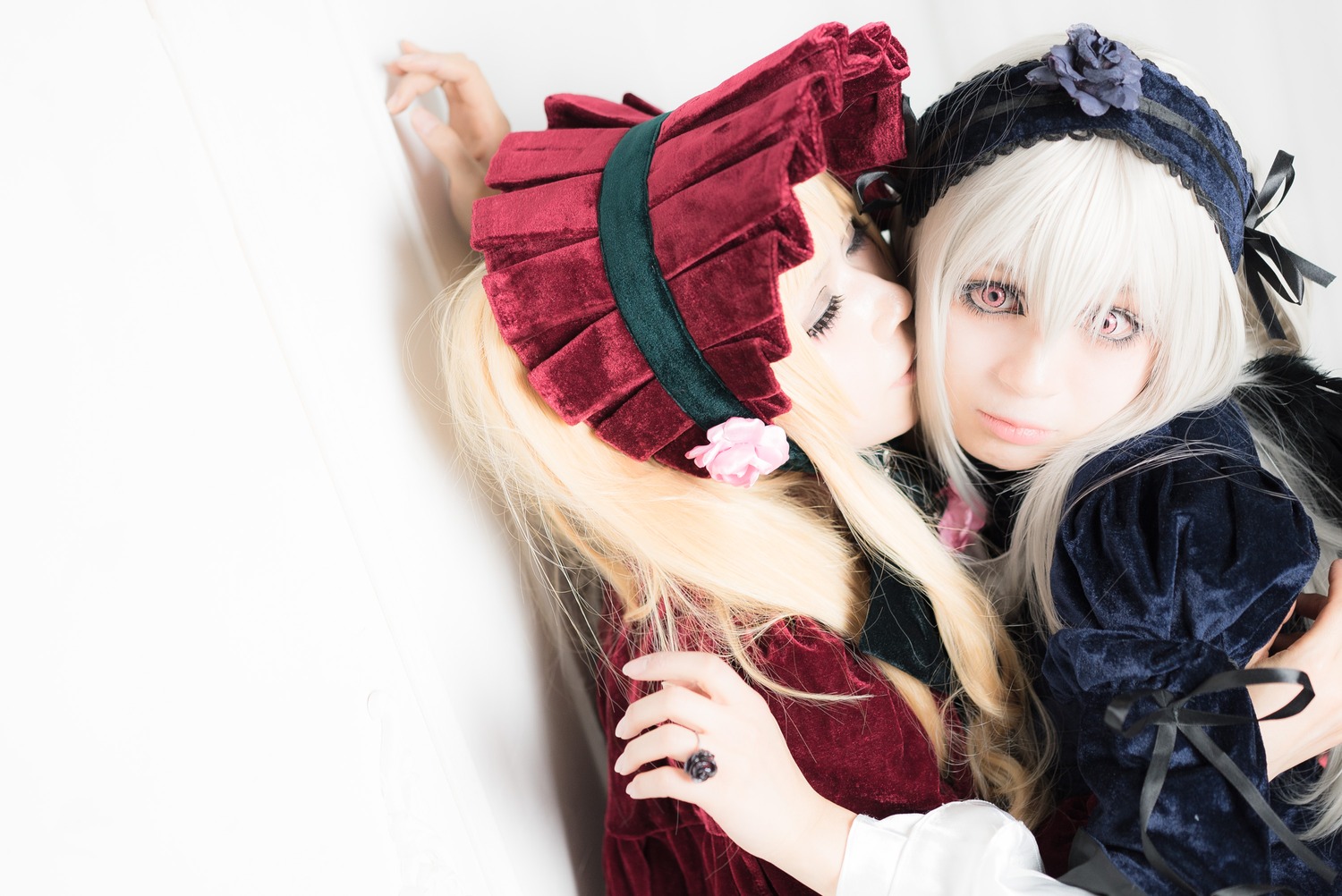 2girls blonde_hair hairband jewelry lips long_hair multiple_cosplay multiple_girls ring rose suigintou tagme