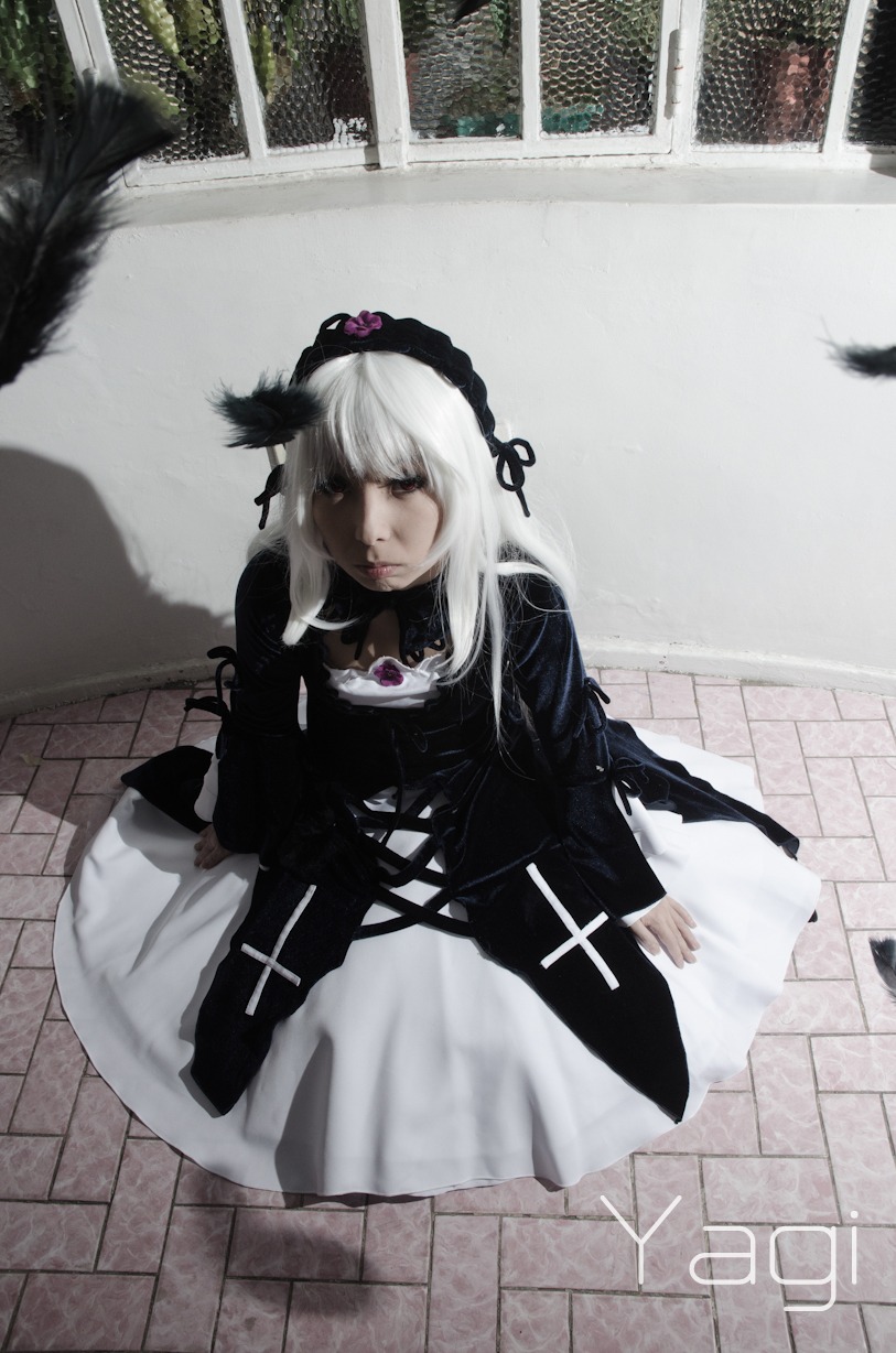 1girl black_dress black_wings closed_mouth dress feathers frills hairband long_hair long_sleeves solo suigintou wings