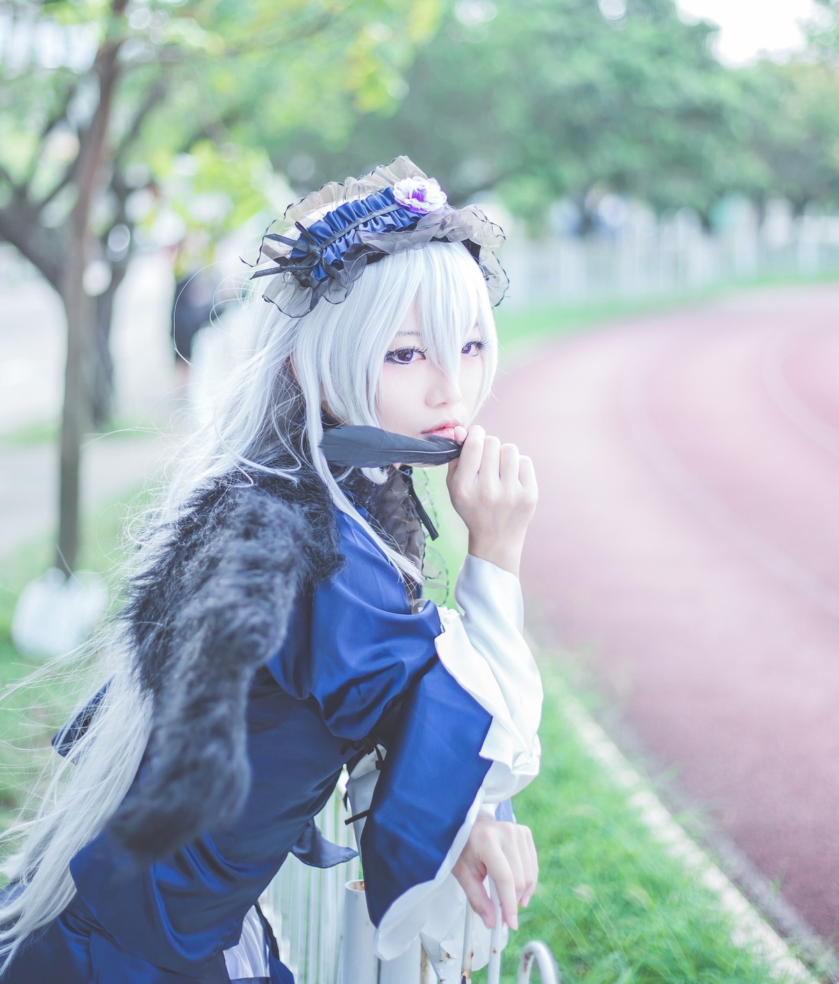 1boy 1girl blurry blurry_background depth_of_field finger_to_mouth flower grass long_hair looking_at_viewer outdoors purple_eyes solo suigintou